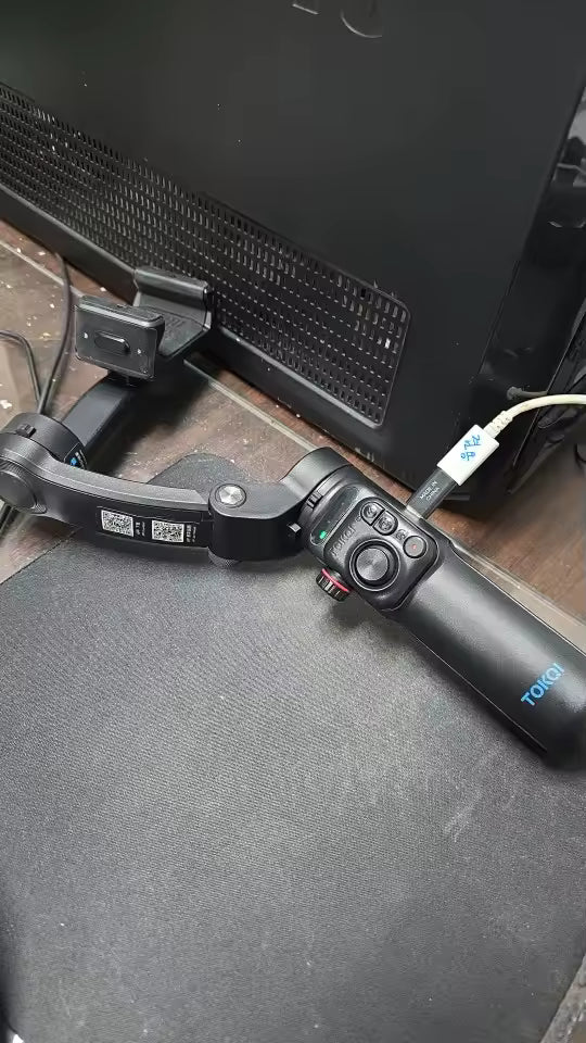 Perfect for travel and vlogging, folds nicely in my bag and feels premium in hand.